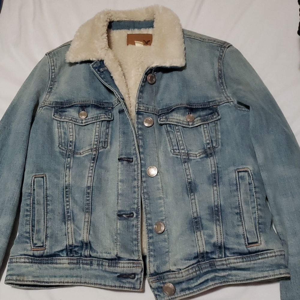Lightwash faux fur lined denim jacket
